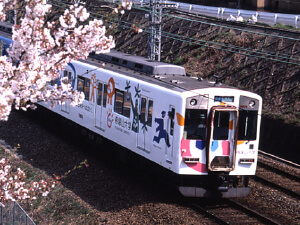 帝塚山大学ラッピング車両